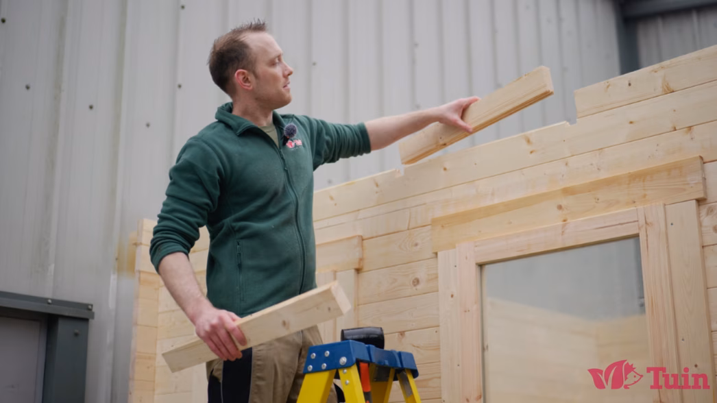 how-to-install-log-cabin-or-summerhouse-roof-guide-6