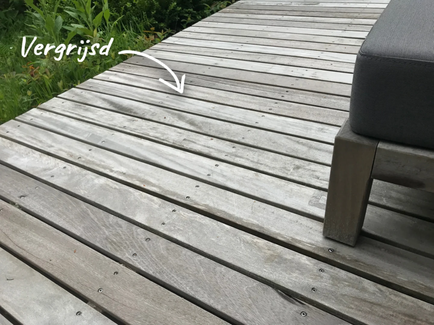 Vergrijsde vlonderplank