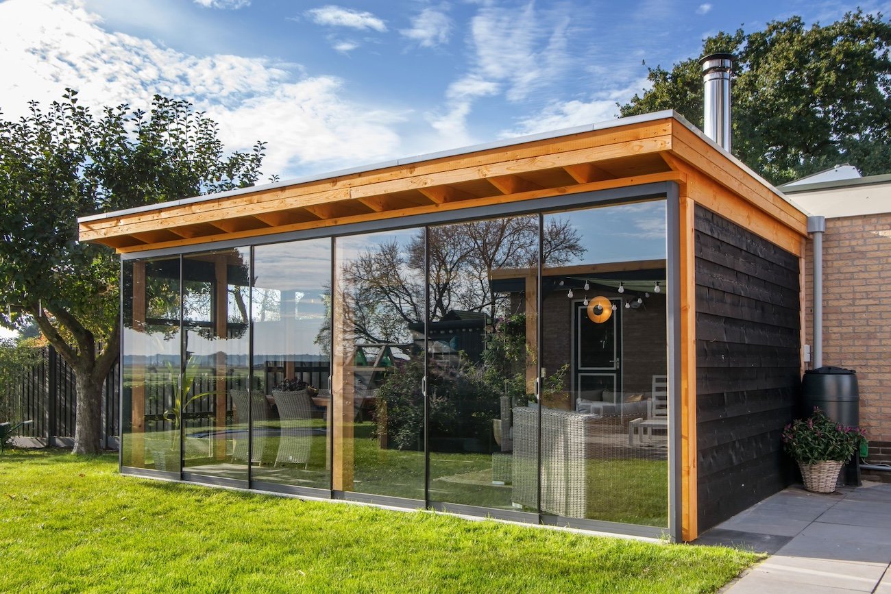 Glazen schuifwand voor overkapping