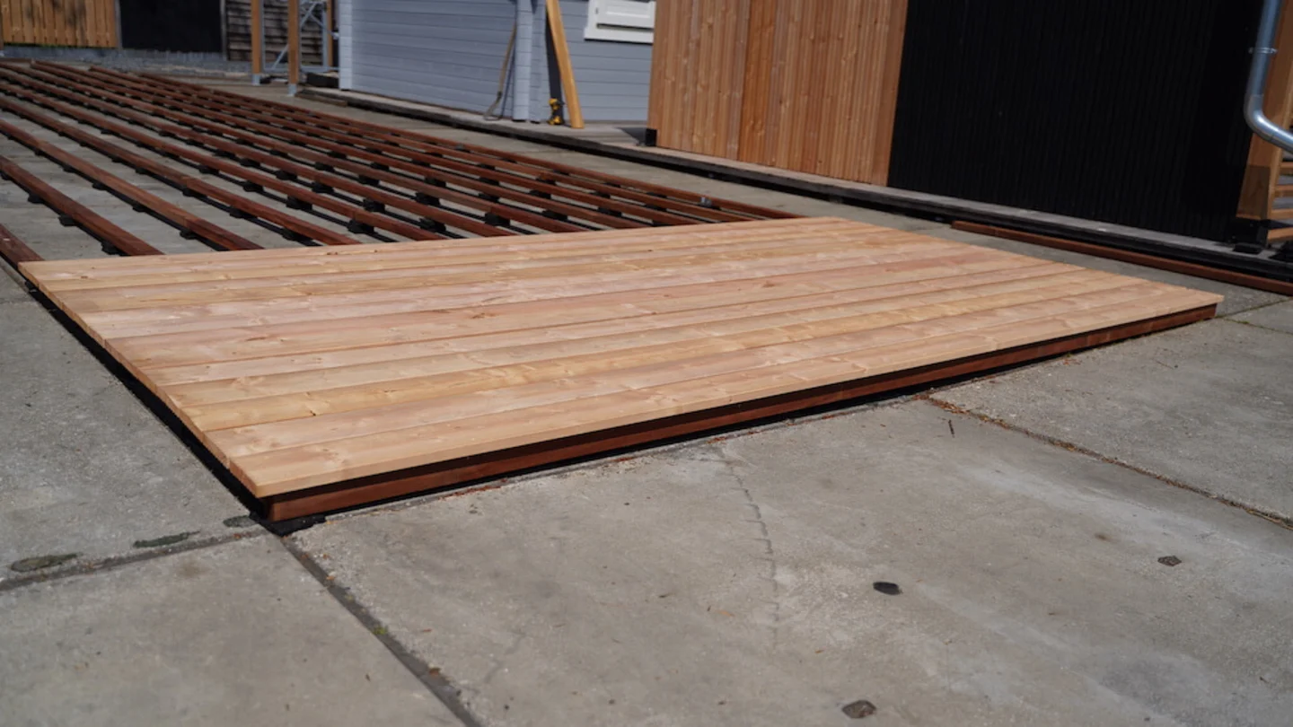 Vlonder Red Class Wood