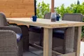 Wicker stoel steigerhouten tafel