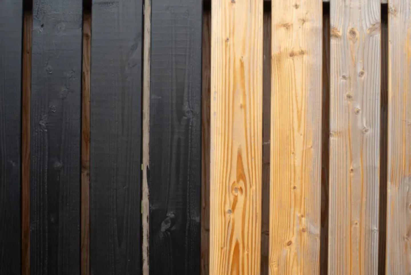 schutting beitsen zwart verschil