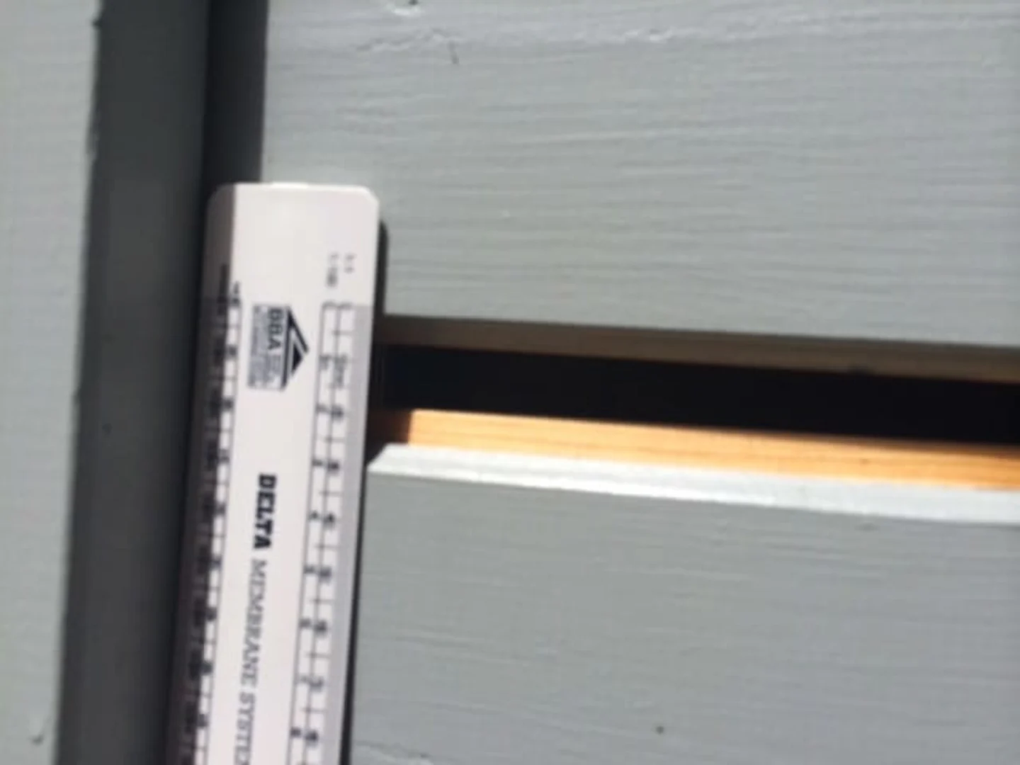 gaps-in-wall-logs-1