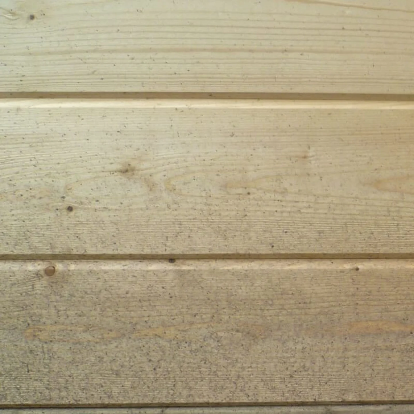 Avoiding water splash on log cabins