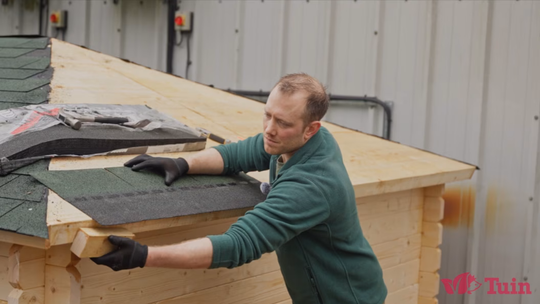 how-to-fit-felt-shingles-log-cabin-or-summerhouse-guide-2