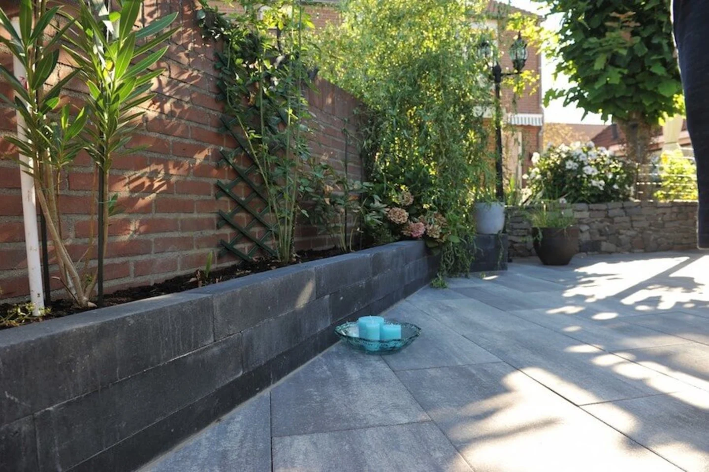 onderhoudsvrije tuin border tegels