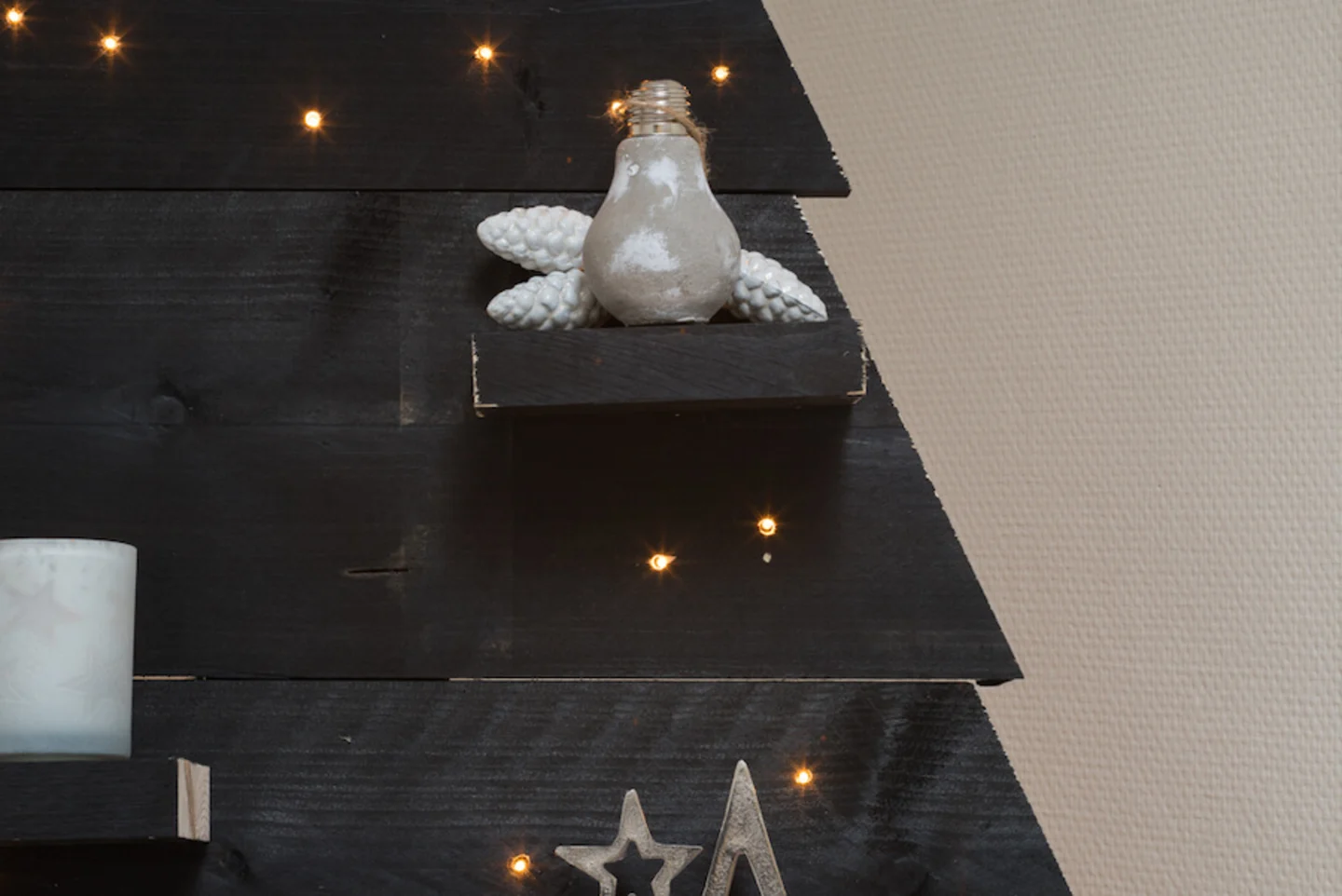 kerstboom hout zwart verlichting