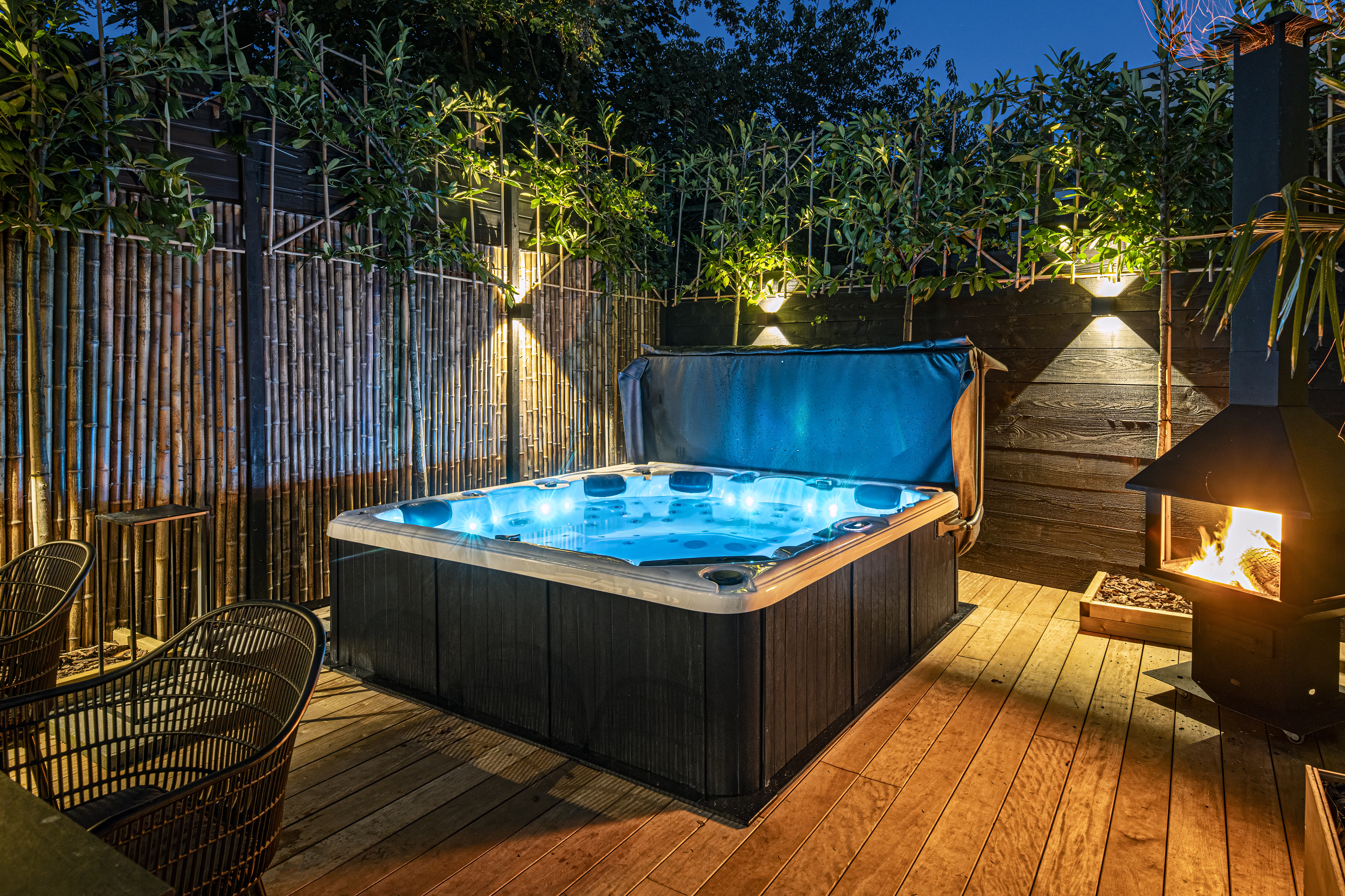 Bubbelbad spa wellness verlichting