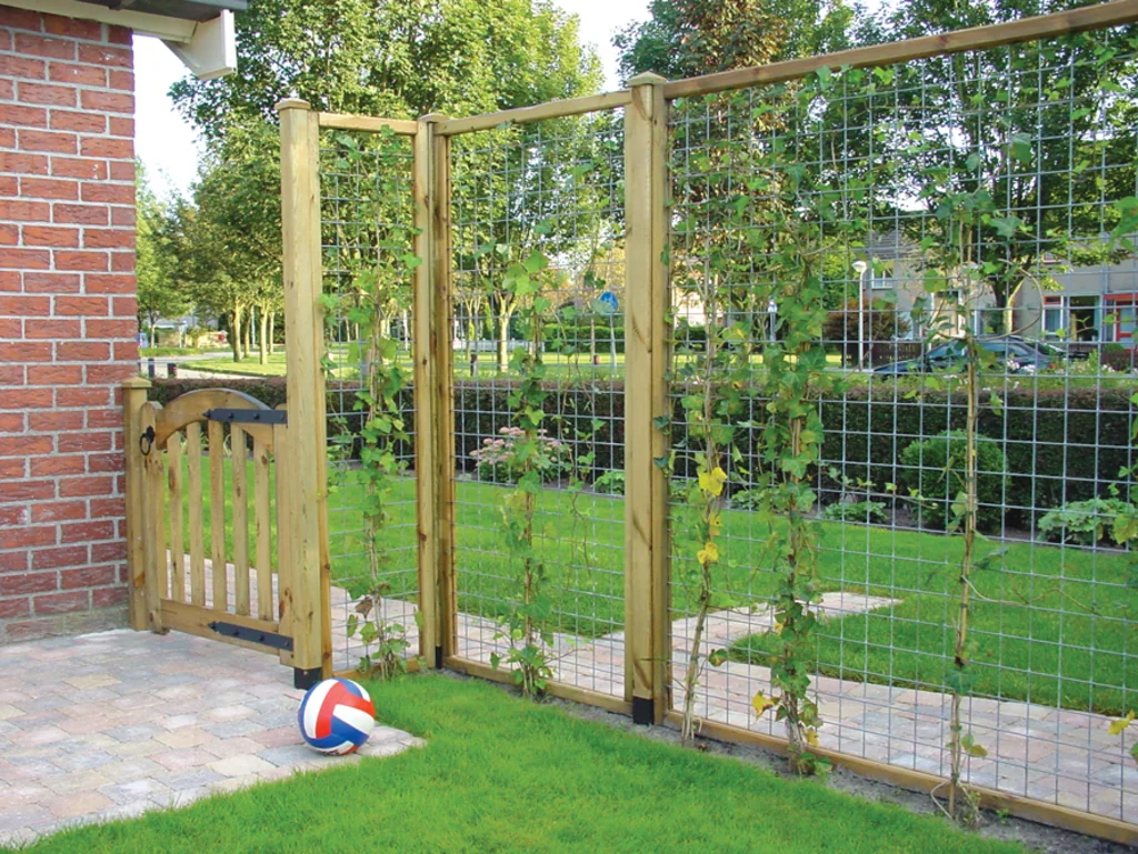 stalen trellis in houten lijst