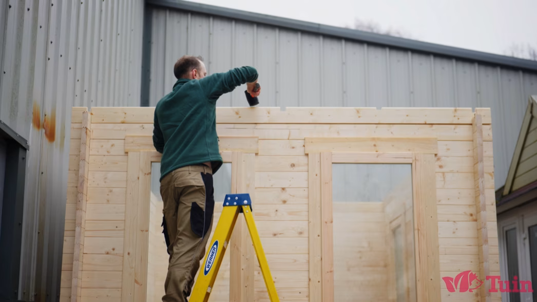 how-to-install-log-cabin-or-summerhouse-roof-guide-4