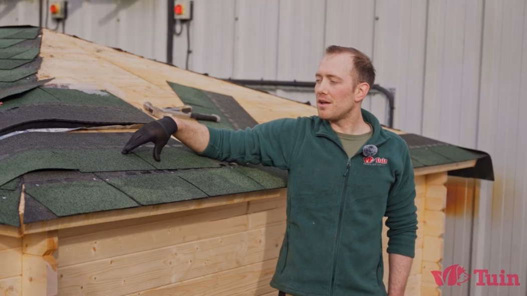 how-to-fit-felt-shingles-log-cabin-or-summerhouse-guide-6