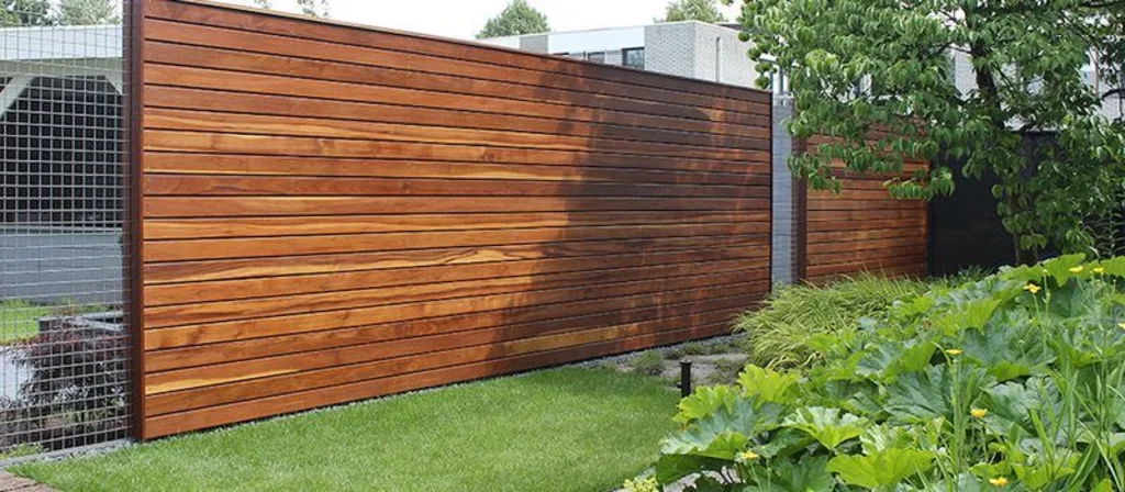 schutting Ipe plank trellis