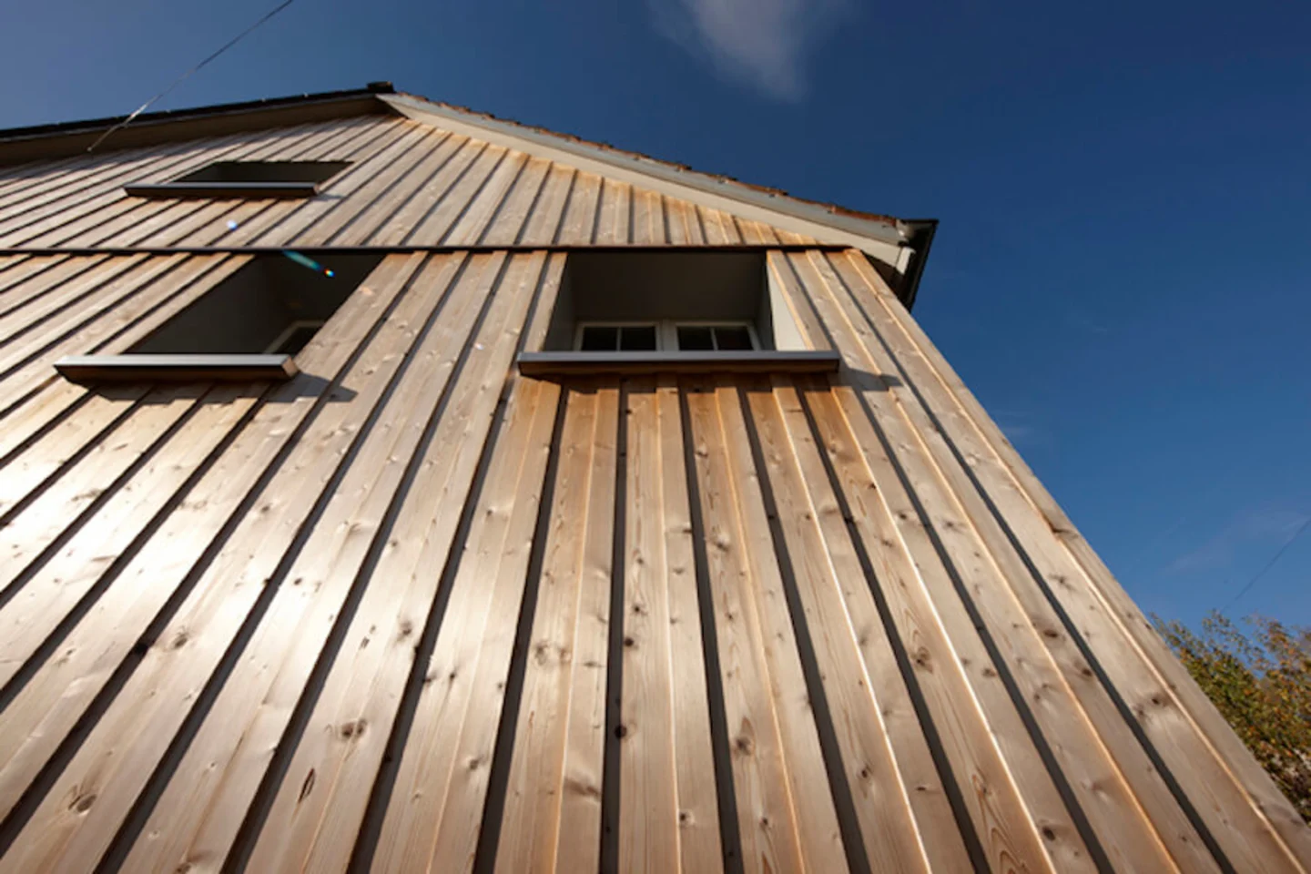 gevelbekleding thermowood grenen boards and batten wand
