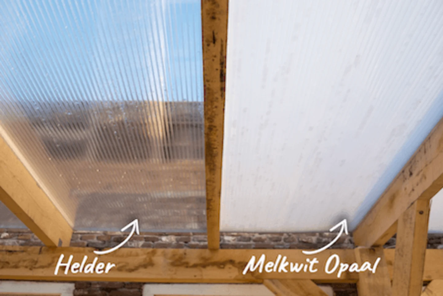 Vreschil tussen polycarbonaat helder opaal