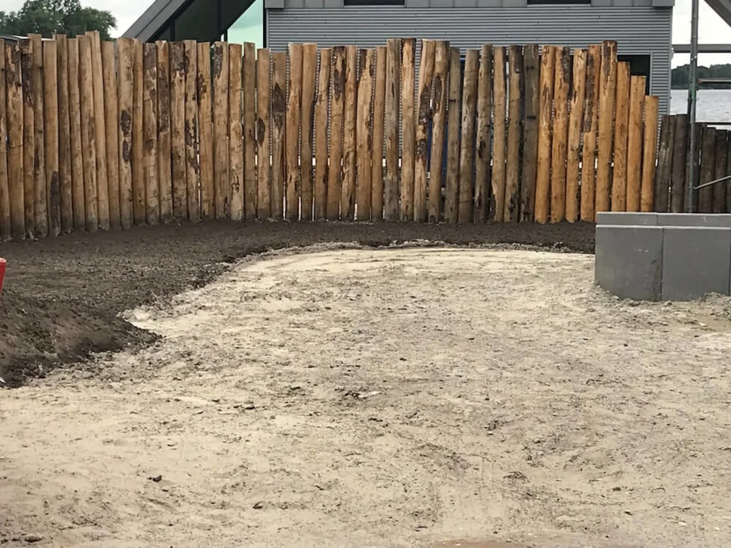 kastanjepalen schutting rond