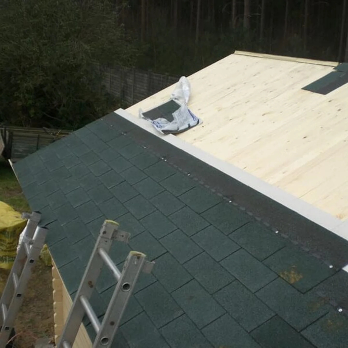 roofing and insulation of a log cabin