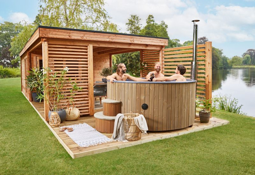 Hottub_mannen_buiten