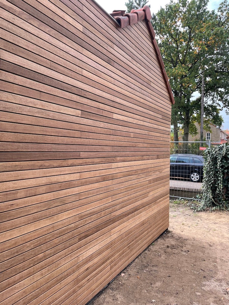 Frake latten gevelbekleding