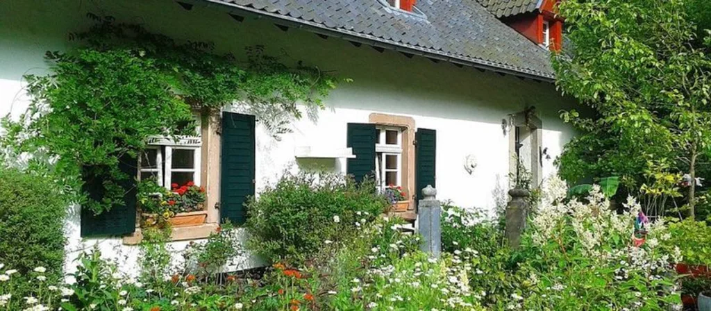 groene tuin hergebruikt materiaal