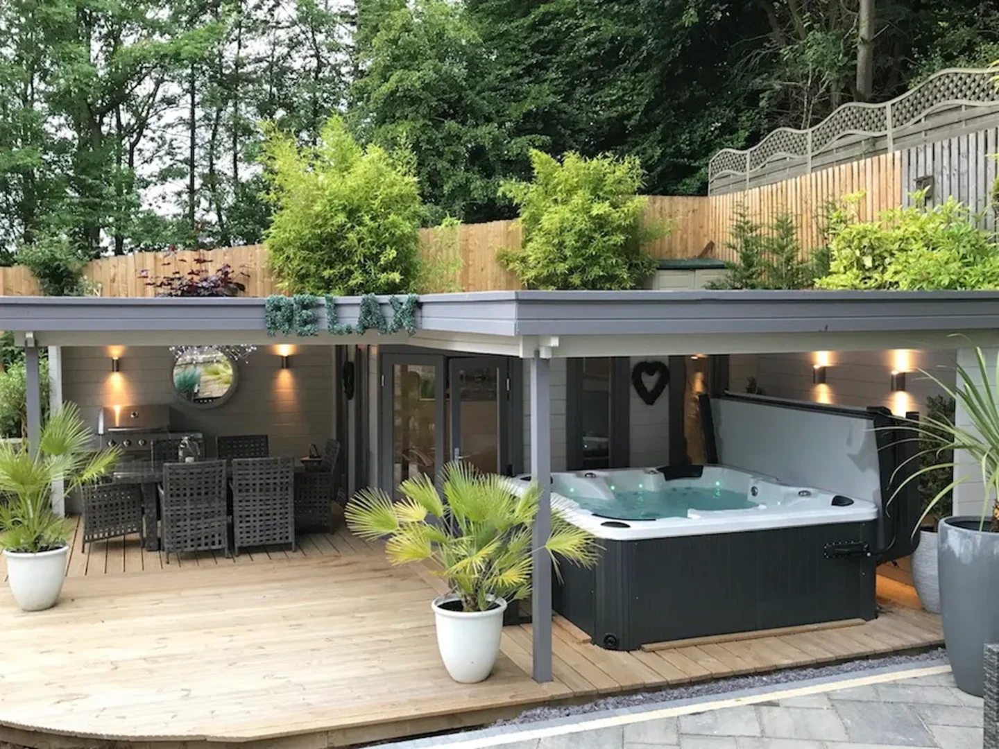 Jutka-Hot-Tub