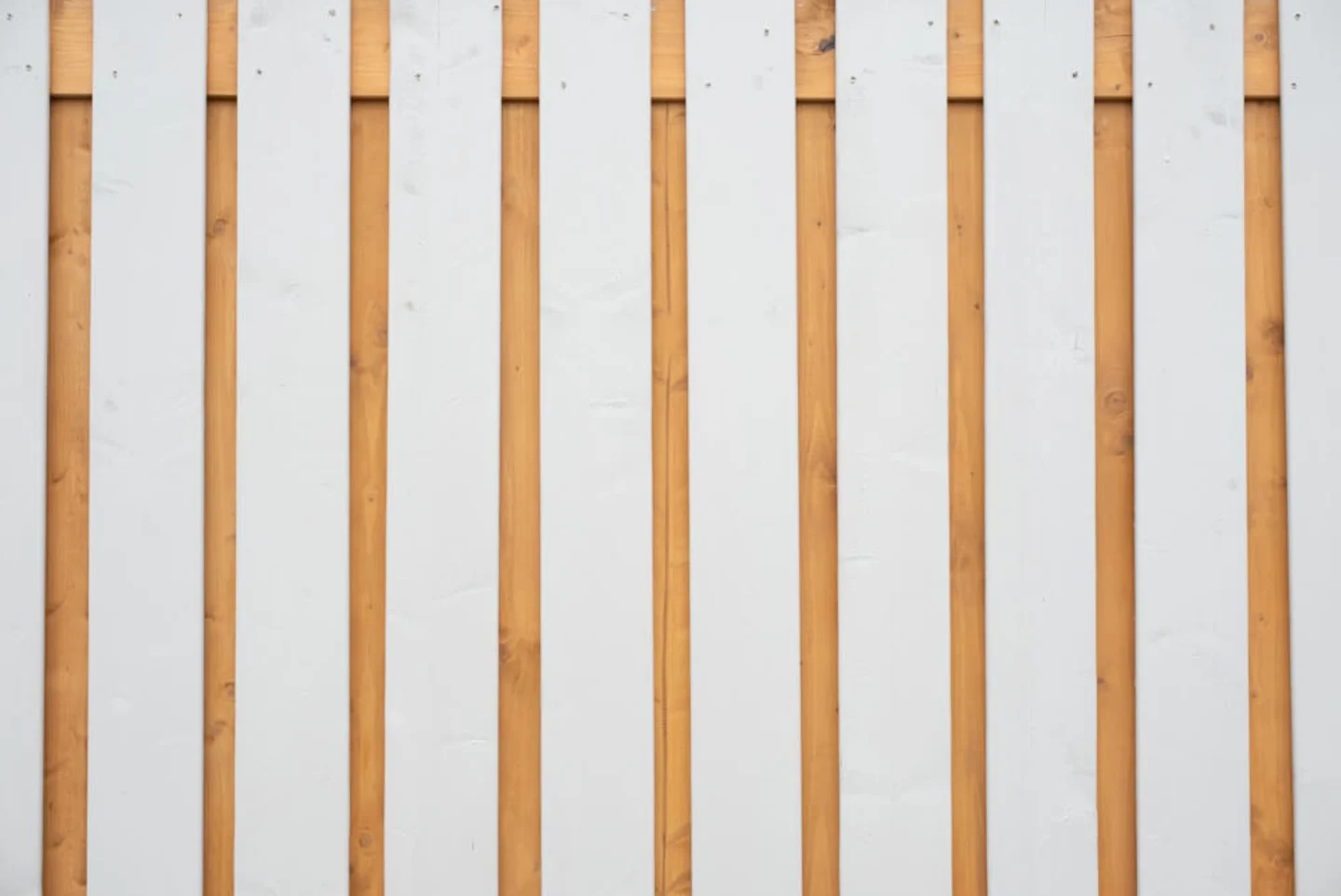 Behandeling schutting met tuinbeits