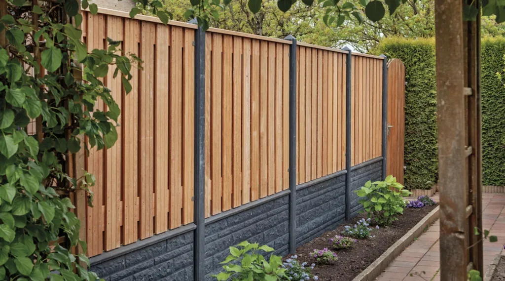 Hout beton schutting