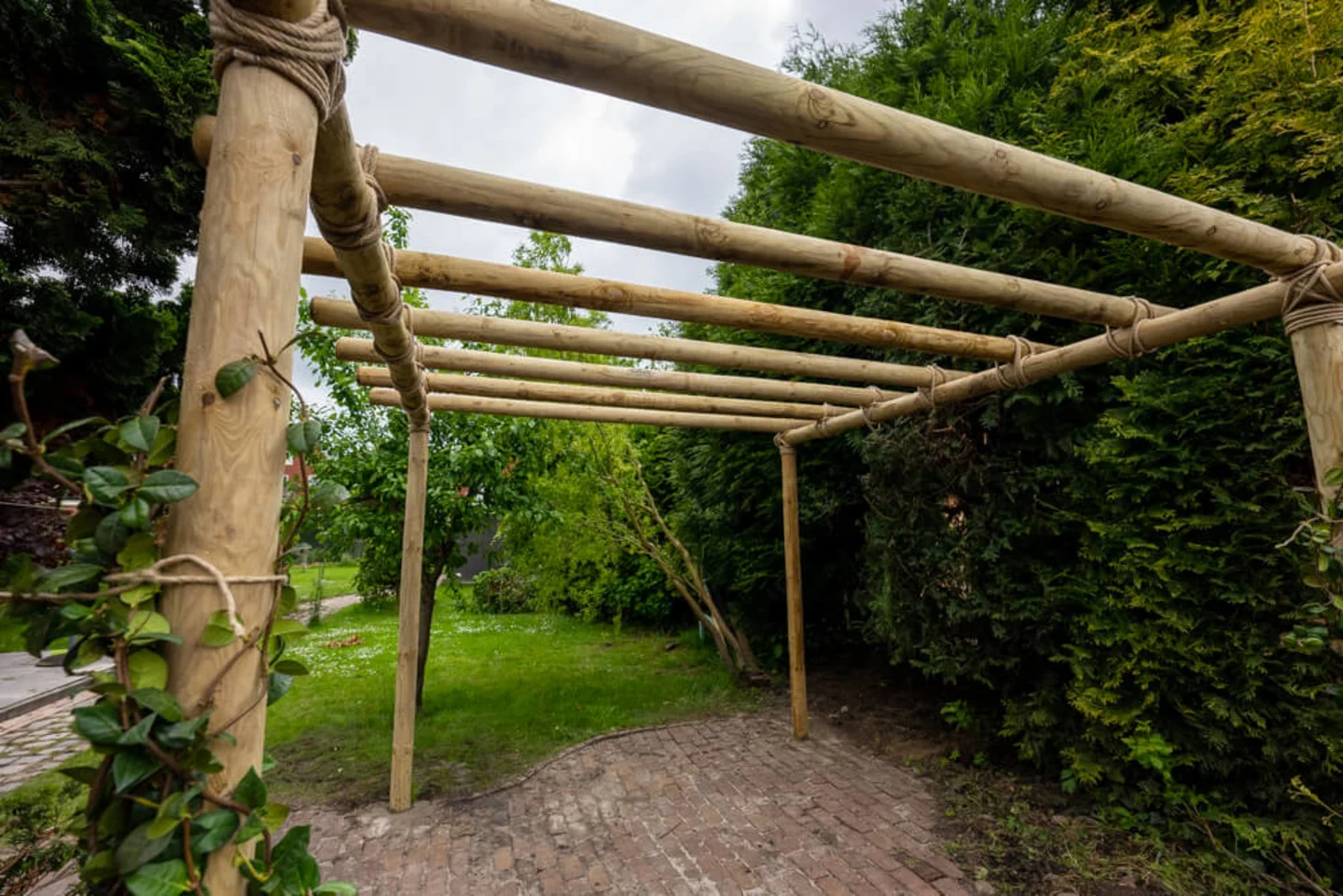 Gadero TV 219 Pergola Met Ronde Balken