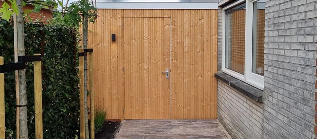 Deens-Rabat-Red-Class-wood