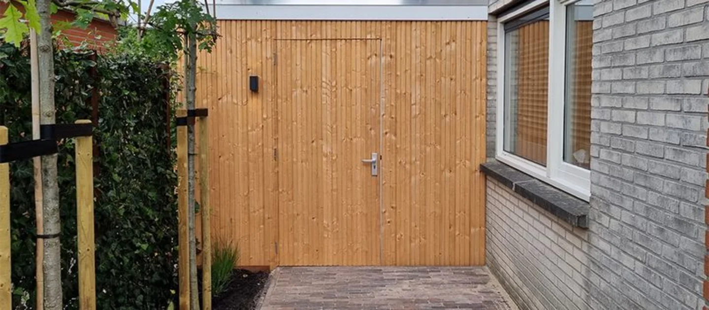 Deens-Rabat-Red-Class-wood