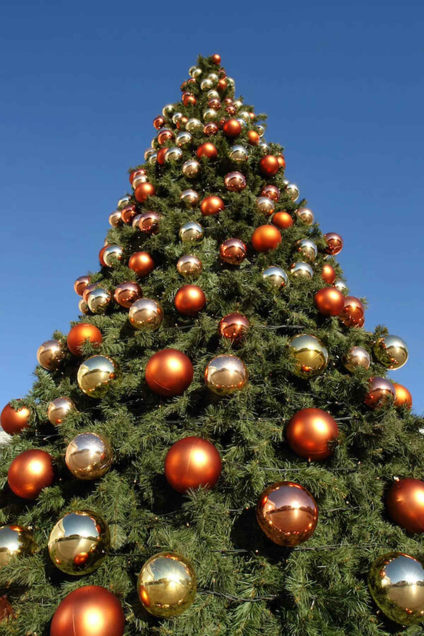 mega grote kunstkerstboom grote kerstballen