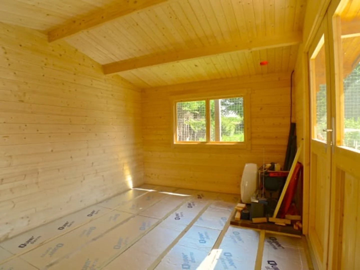 insulated-log-cabin-floor
