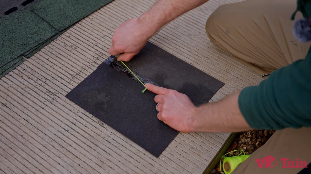how-to-fit-felt-shingles-log-cabin-or-summerhouse-guide-10