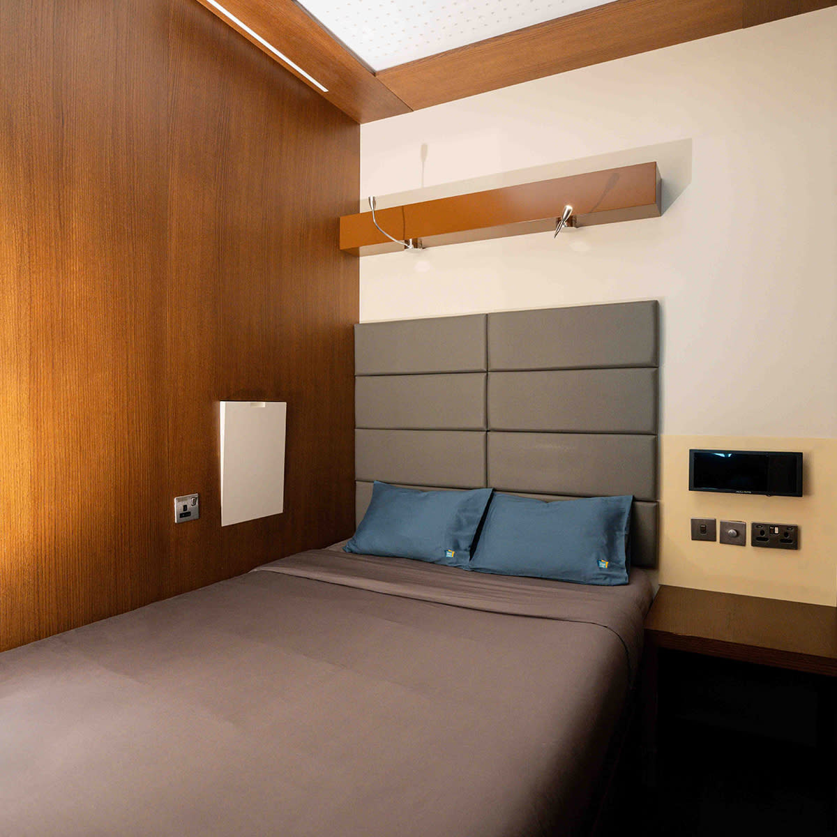 sleep 'n fly, Double Cabin, airport sleep lounge in Dubai