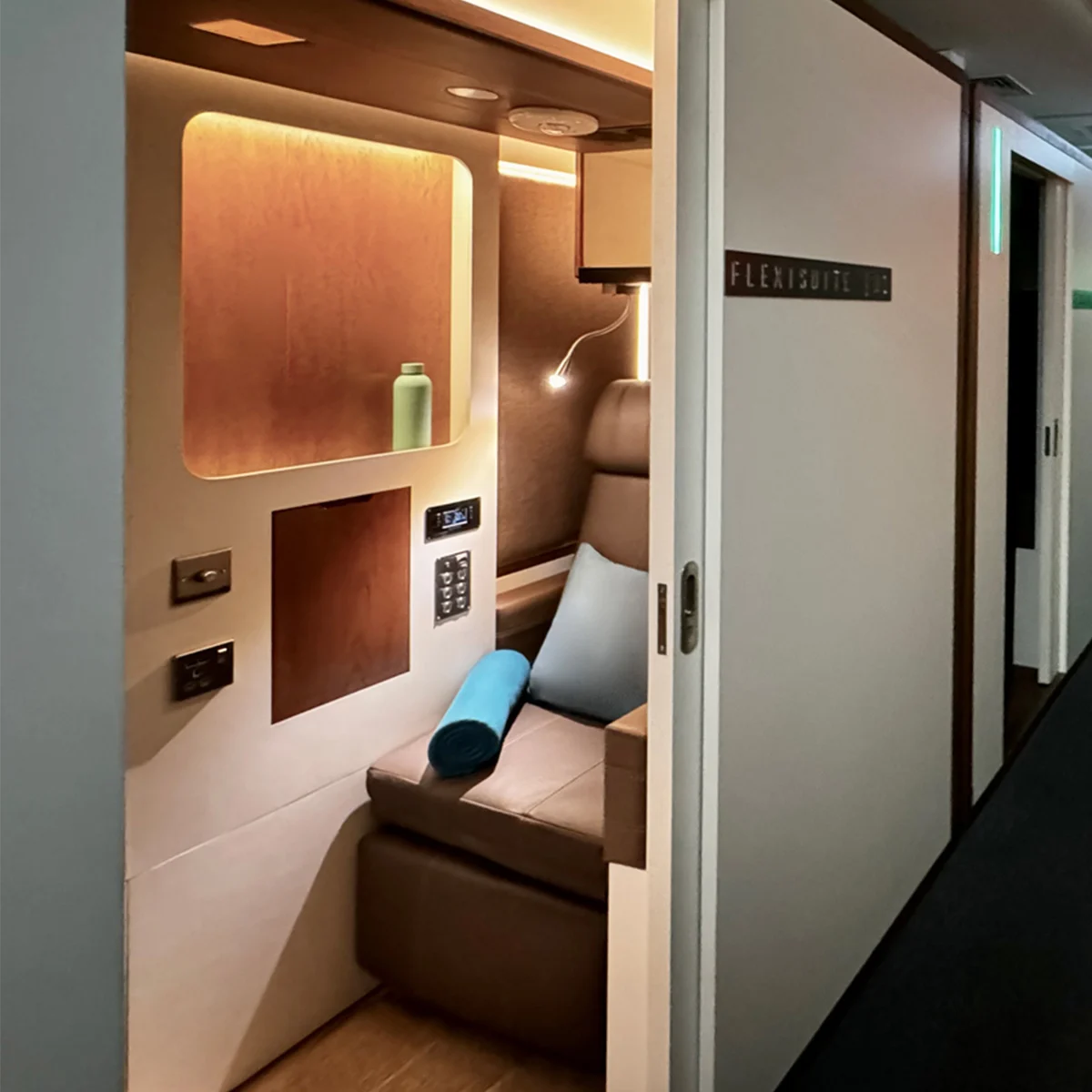 sleep 'n fly, Dubai Airport, Flexisuite, folding seat with sliding door