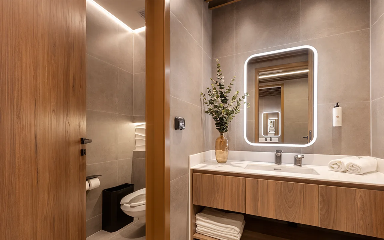 Sleepover LIM airport bathroom and shower