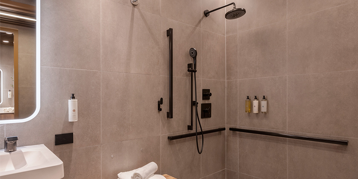 Bathroom with showers at Sleepover LIM 