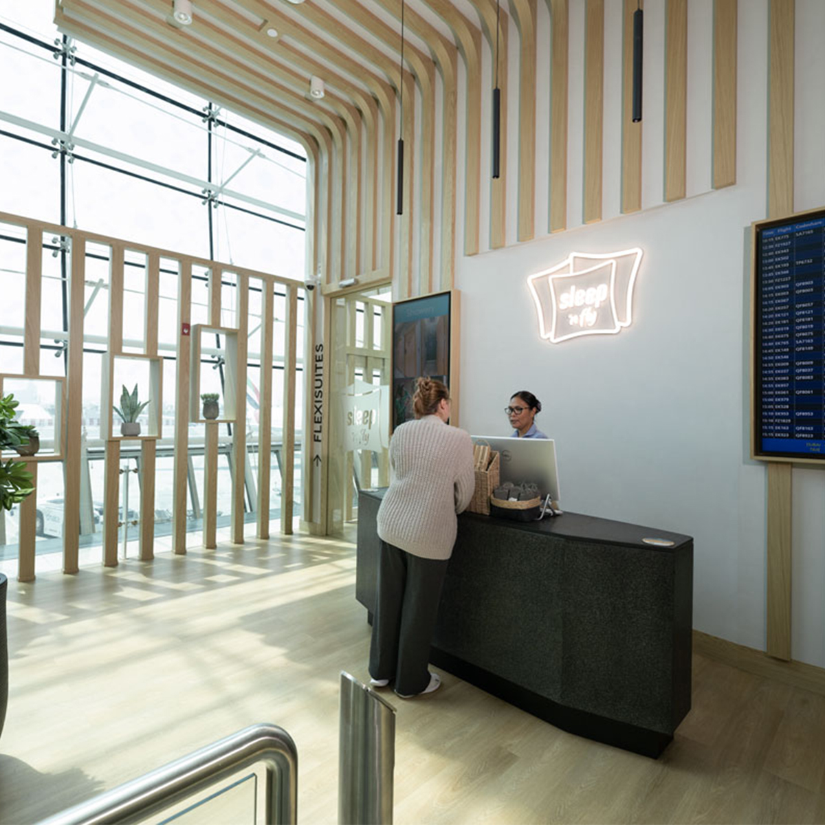 sleep 'n fly, Concourse B, Entrance-way, escalator, plants