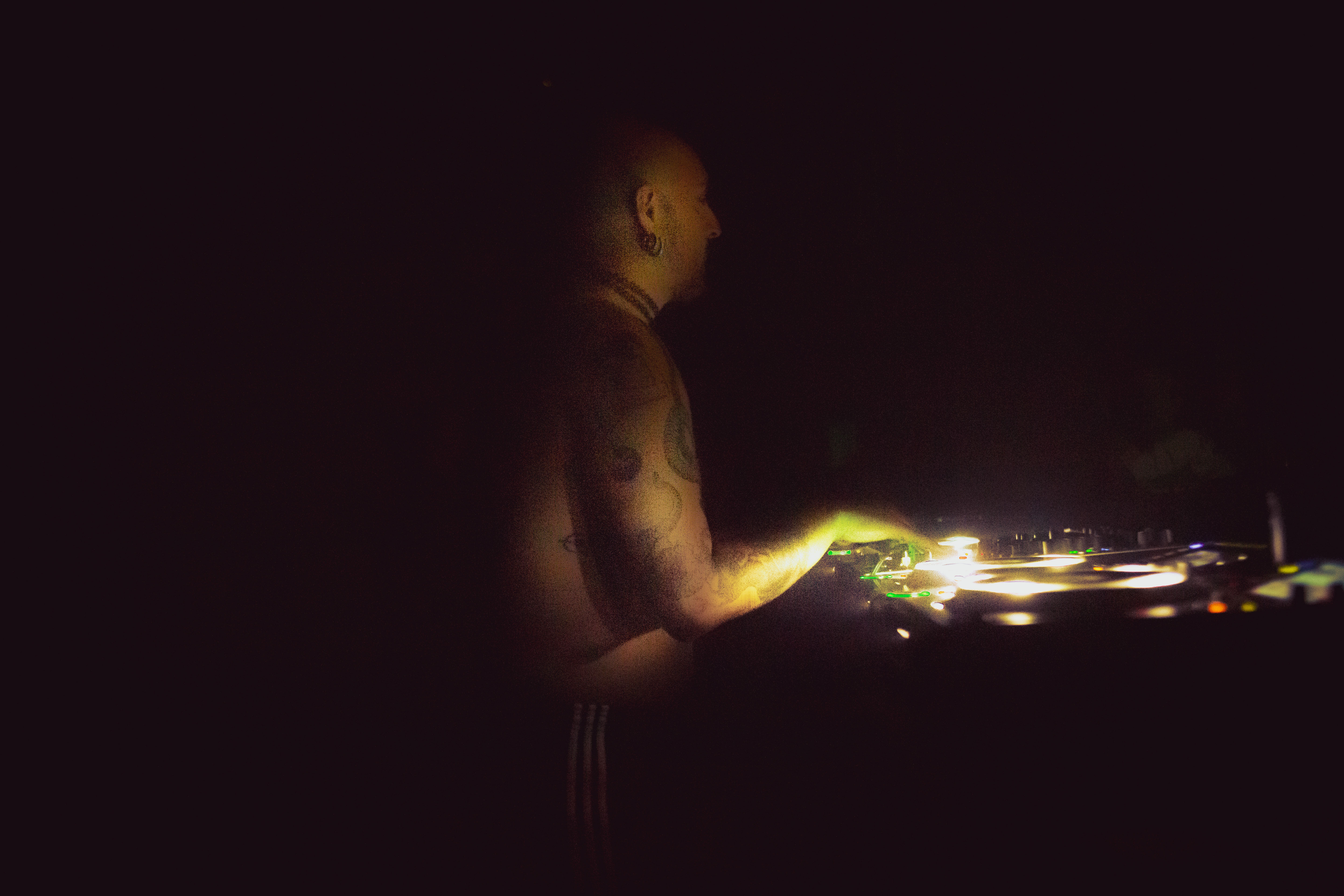 Leck My Button 01 archive