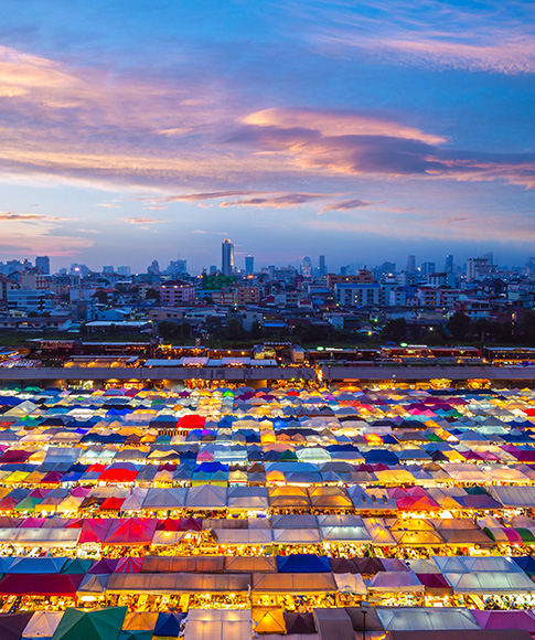 Bangkok, Train Night Market Ratchada shutterstock 2382985629 (485x580)