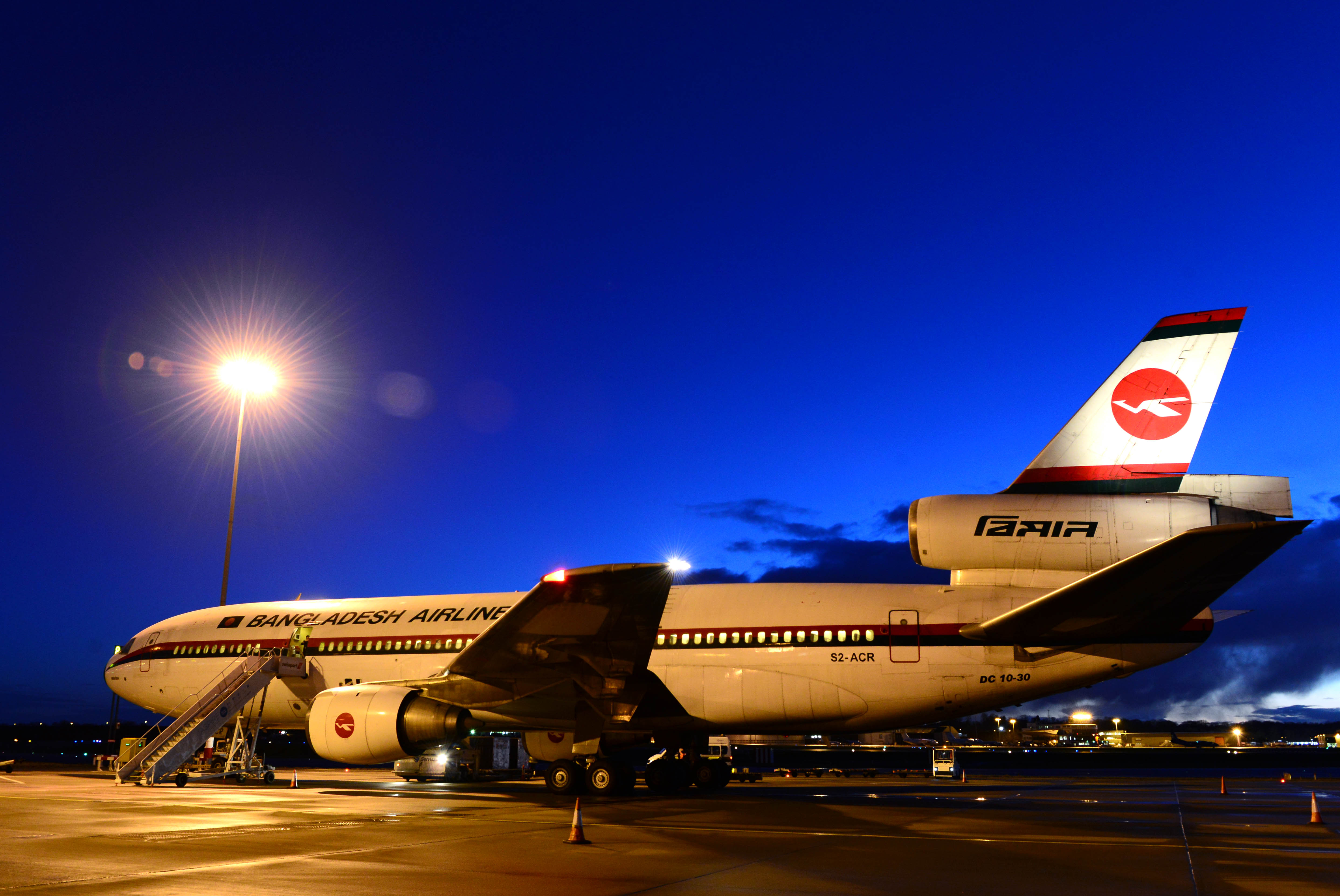 birmingham-airport-bids-farewell-to-last-passenger-dc10-aircraft