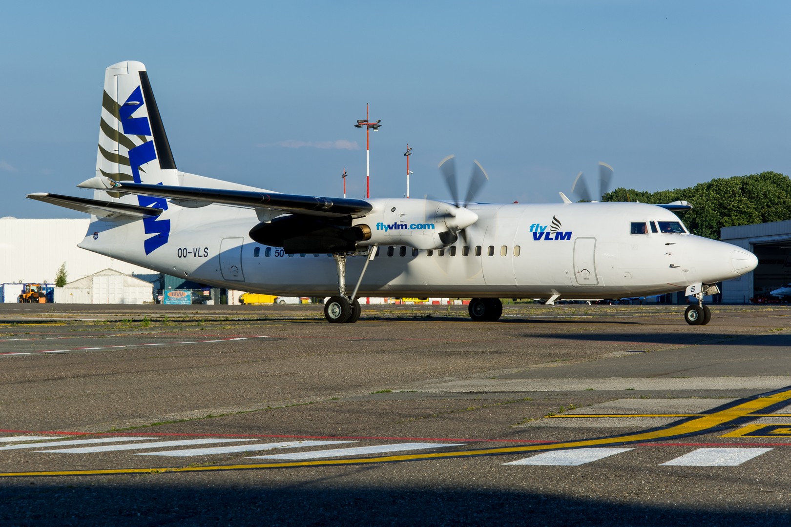 vlm-airlines-fokker-50