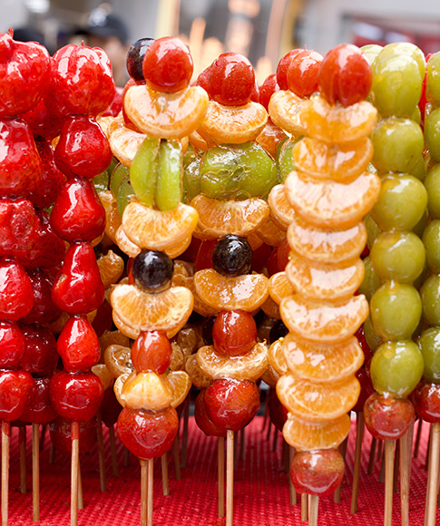 Beijing Street Food - Tanghulu shutterstock 2426968491 (485x580)
