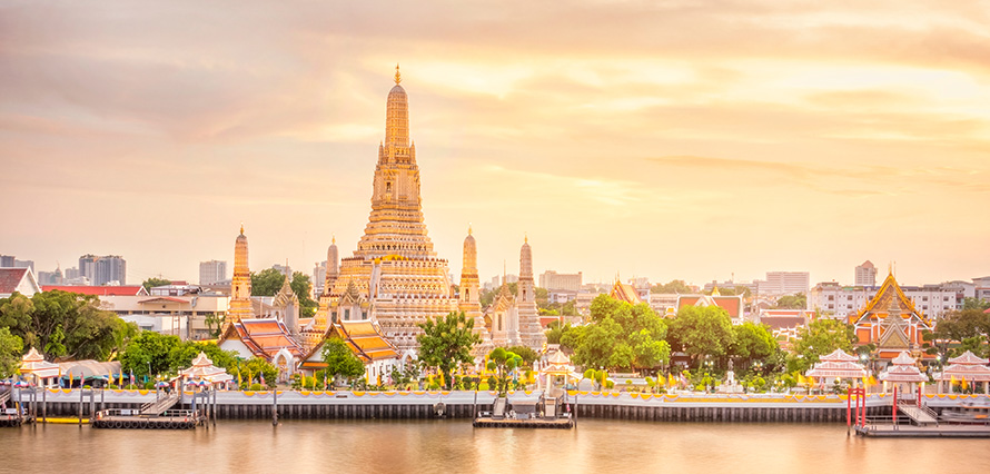 Bangkok, Thailand, Wat Arun Buddhist Temple shutterstock 1446556034 (890x426)