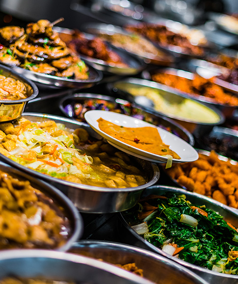 Singapore - Traditional food court shutterstock 1686881080 (485x580)