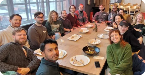 Heyflow team around the table