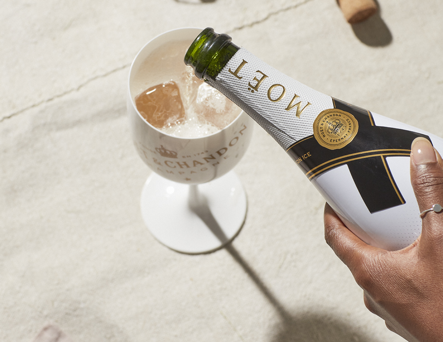 Article Content 102.5: Best Champagne for Gifting to a Friend - Image Article Content 102.5: Best Champagne for Gifting to a Friend - Image