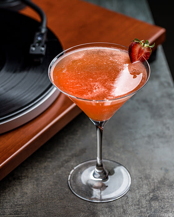 Recipe - Four Roses Red Rose Martini - Featured Image