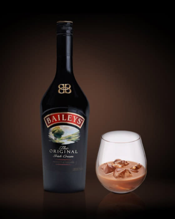 Recipe - Baileys Over Ice - Featured Image