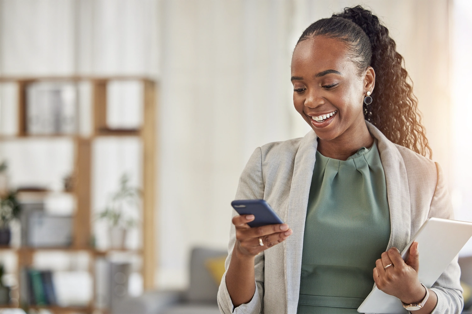 Messaging / WhatsApp / shutterstock_2329107069.jpg