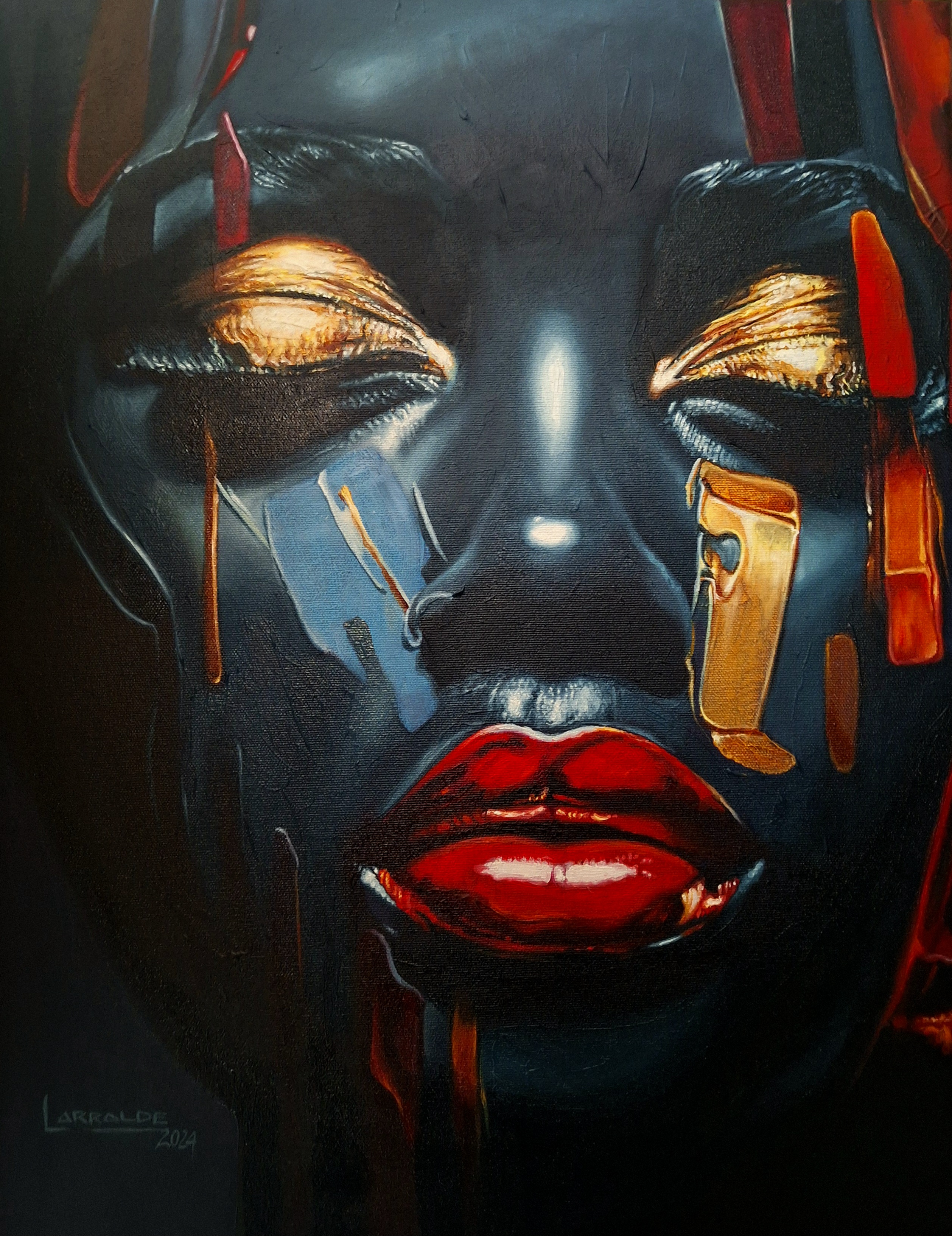 Primer plano de rostro oscuro con parpados dorados, labios rojos y chorreados metalicos.